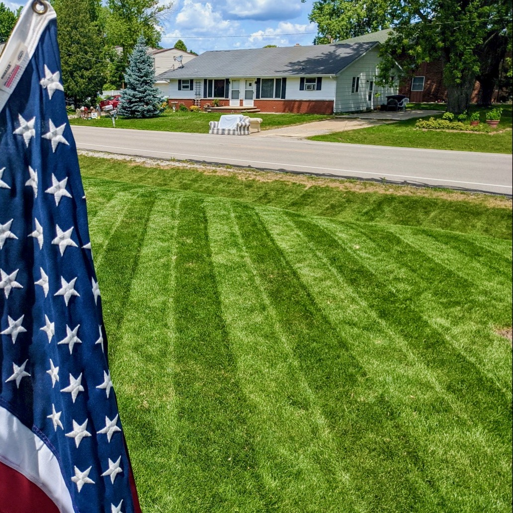 yardmastery's tweet photo. Jason G flying Old Glory over his old school lawn up in Appleton, WI. Beautiful work, bro! 💪 #YardGuy 🇺🇸 Have a great #labordayweekend everyone! 🇺🇸
.
Be inspired by other DIYers. #DIYfirst
.
#lawnmowing #lawns #lawncarenut #lawnstripes #lawngoals #yardmastery #enjoythemow https://t.co/xByuI6rxaE