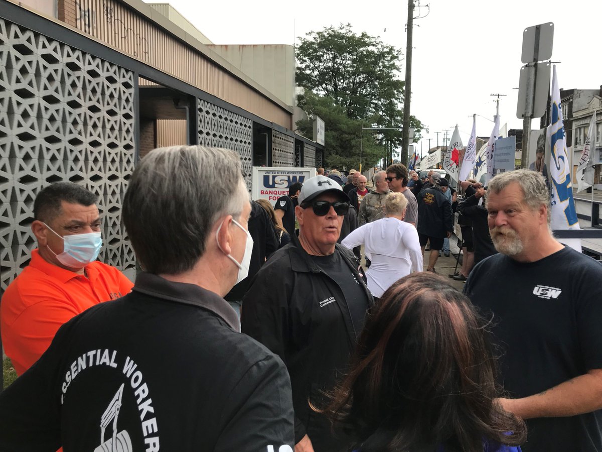 Feels good to be with my fellow Steelworkers on #LabourDay2020 Great to see Dave Murphy <a href="/CUPEOntario/">CUPE Ontario</a> out in the windy weather in #Solidarity with <a href="/USW1005/">USW 1005</a>