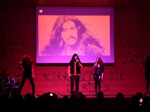 nocontextadml's tweet photo. Sen gülünce güller açar aydom https://t.co/p2hmtYRdgD