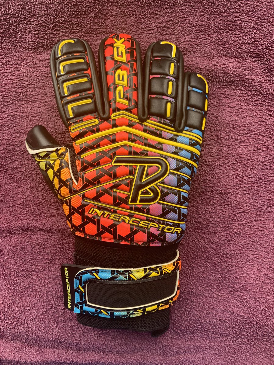 pbgkgloves's tweet photo. 👐🏻⚽️ We’ll be making available a limited number of our Interceptor 92 glove in sizes 9 &amp; 10 tomorrow at 7pm prior to Denmark vs England ⚽️match https://t.co/pNVfMCm5TJ RT https://t.co/SfS2qnbUPR