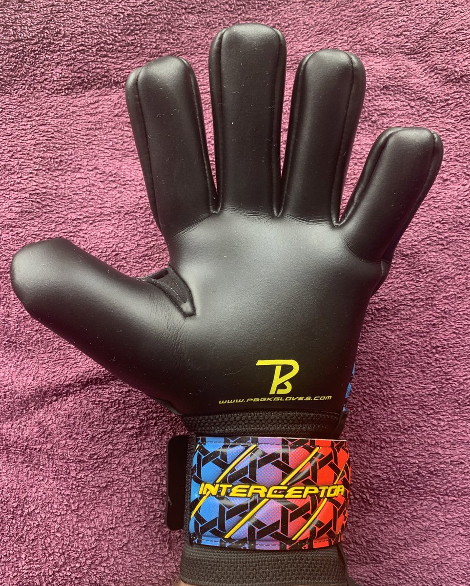 pbgkgloves's tweet photo. 👐🏻⚽️ We’ll be making available a limited number of our Interceptor 92 glove in sizes 9 &amp; 10 tomorrow at 7pm prior to Denmark vs England ⚽️match https://t.co/pNVfMCm5TJ RT https://t.co/SfS2qnbUPR