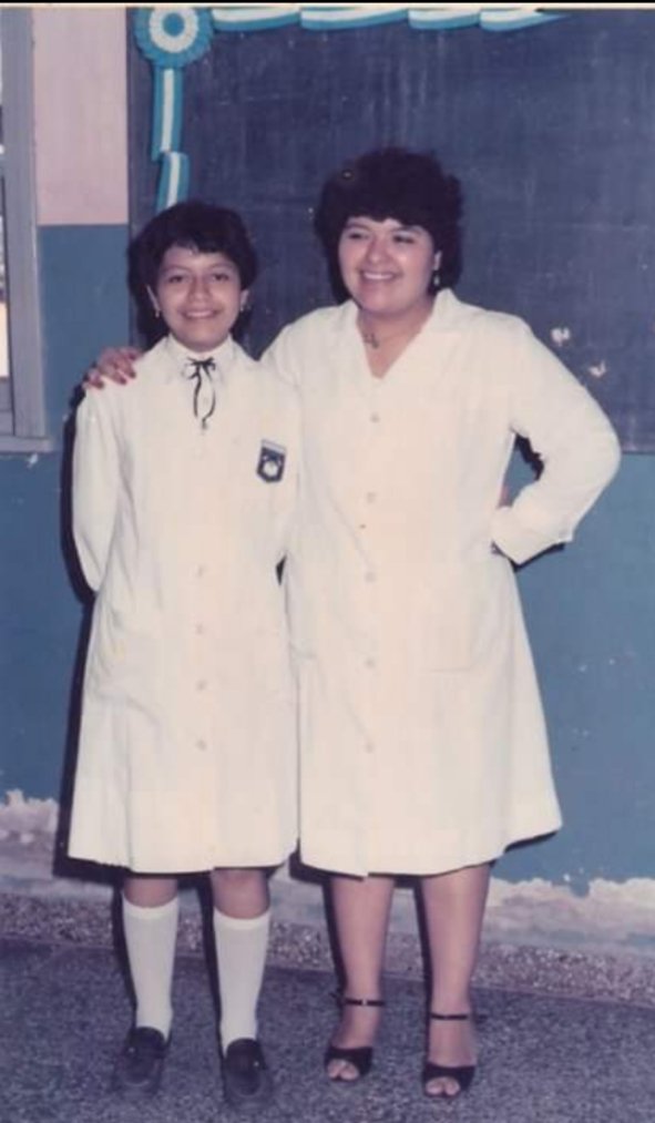 MabelAsisJujuy's tweet photo. @JRojasoficial Tuve la dicha de tenerla a mi propia hermana como maestra de 7°grado:Teresita Asis!(tb rojera desde la primera hora!)De ella no sólo aprendí lo q enseña la escuela sino y sobre todo con su ejemplo: la generosidad entre hermanos. Hoy las 2 somos docentes! https://t.co/rwuVOTClSP