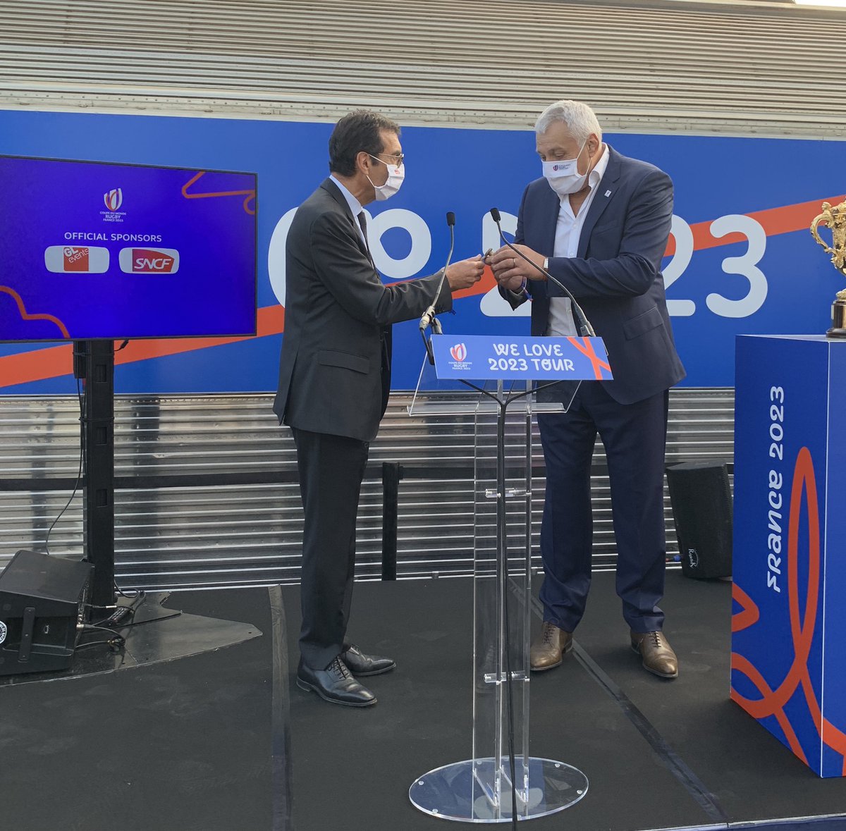 stephanechery's tweet photo. Faire de la prochaine coupe du monde de rugby @France2023 la plus belle démonstration des valeurs de solidarité, d’inclusion et de respect. Et s’engager pour faire de cet événement une référence en matière environnementale. @JPFarandou annonce le partenariat de @GroupeSNCF. https://t.co/tqljb2086D