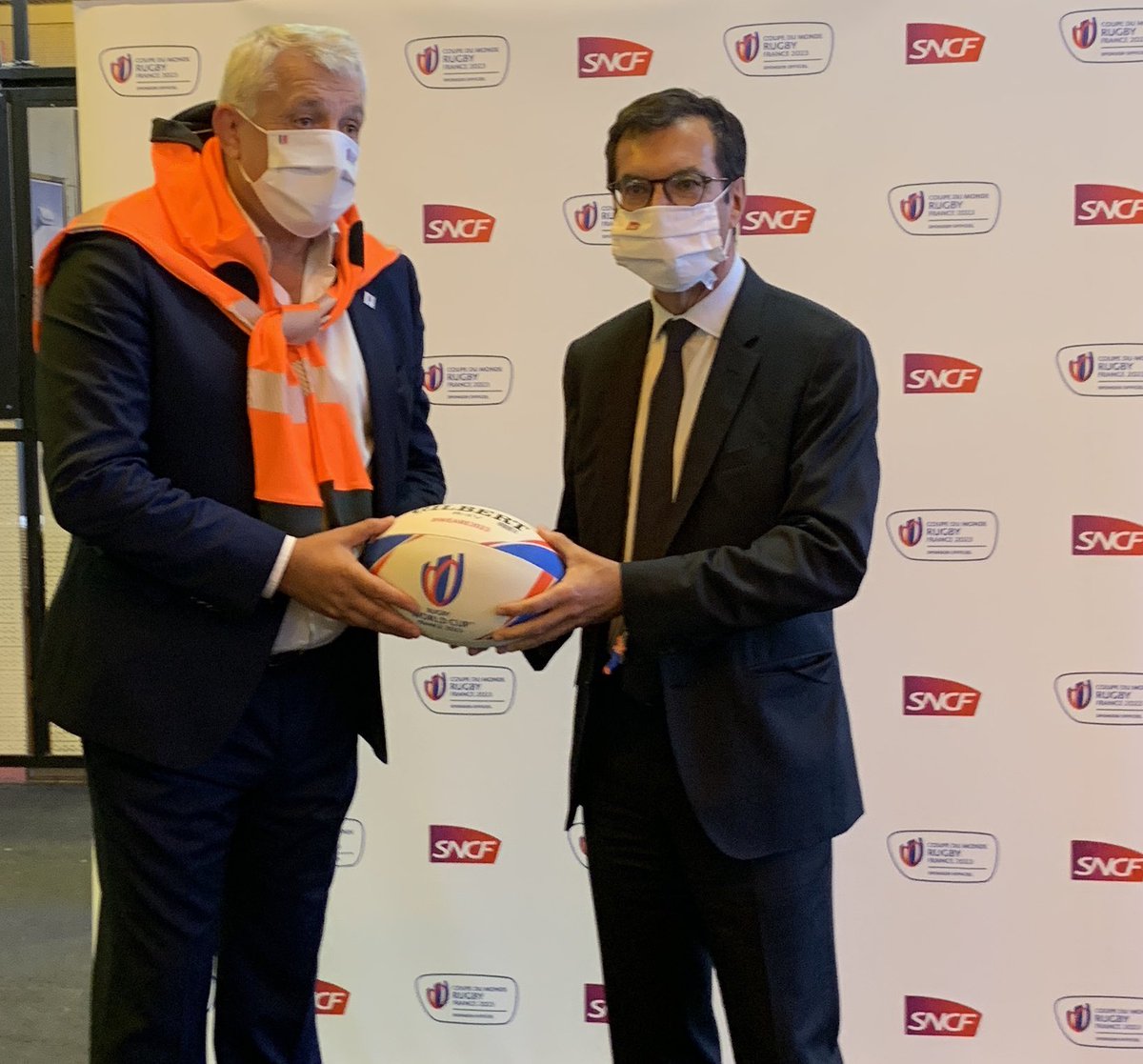 stephanechery's tweet photo. Faire de la prochaine coupe du monde de rugby @France2023 la plus belle démonstration des valeurs de solidarité, d’inclusion et de respect. Et s’engager pour faire de cet événement une référence en matière environnementale. @JPFarandou annonce le partenariat de @GroupeSNCF. https://t.co/tqljb2086D