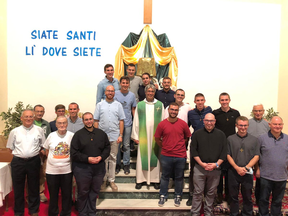 SalesianosSMX's tweet photo. 🙏 #SDB: acogida de los nuevos novicios para el curso 2020-2021 en el noviciado salesiano internacional “San Luis Versiglia” de Genzano di Roma. Allí se incorporan este año, Ángel Moraleda y Daniel Sabuco, novicios de la Inspectoría María Auxiliadora (SMX). 

¡Enhorabuena! https://t.co/HVlFz86qGx