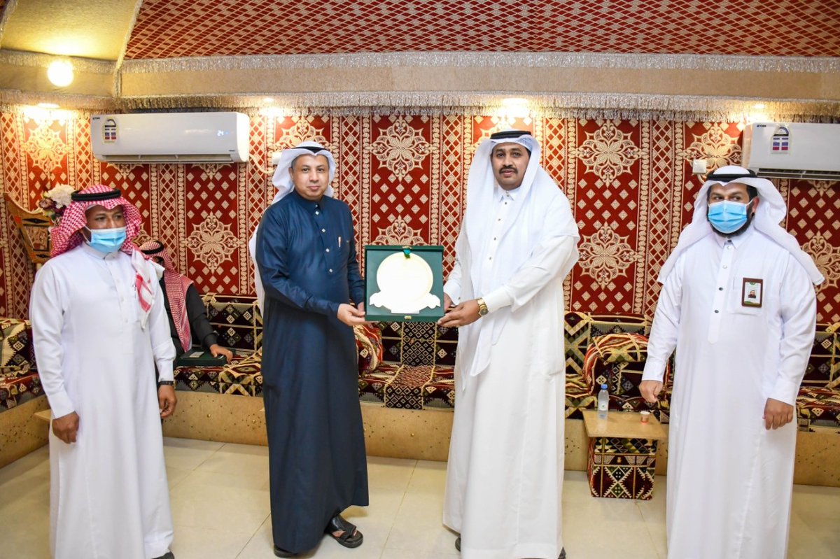 tanmya37's tweet photo. مجلس إدارة لجنة #تنمية_ابوعريش يكرم قادة العمل الاجتماعي والتطوعي بمحافظة #ابوعريش
ويشكر لهم جهودهم المتميزة والمثمرة خلال الفترة الماضية والتي كان لها الدور والأثر المجتمعي البارز في تخفيف الأضرار الناتجة عن جائحة #كورونا https://t.co/jSlXdnsFCt