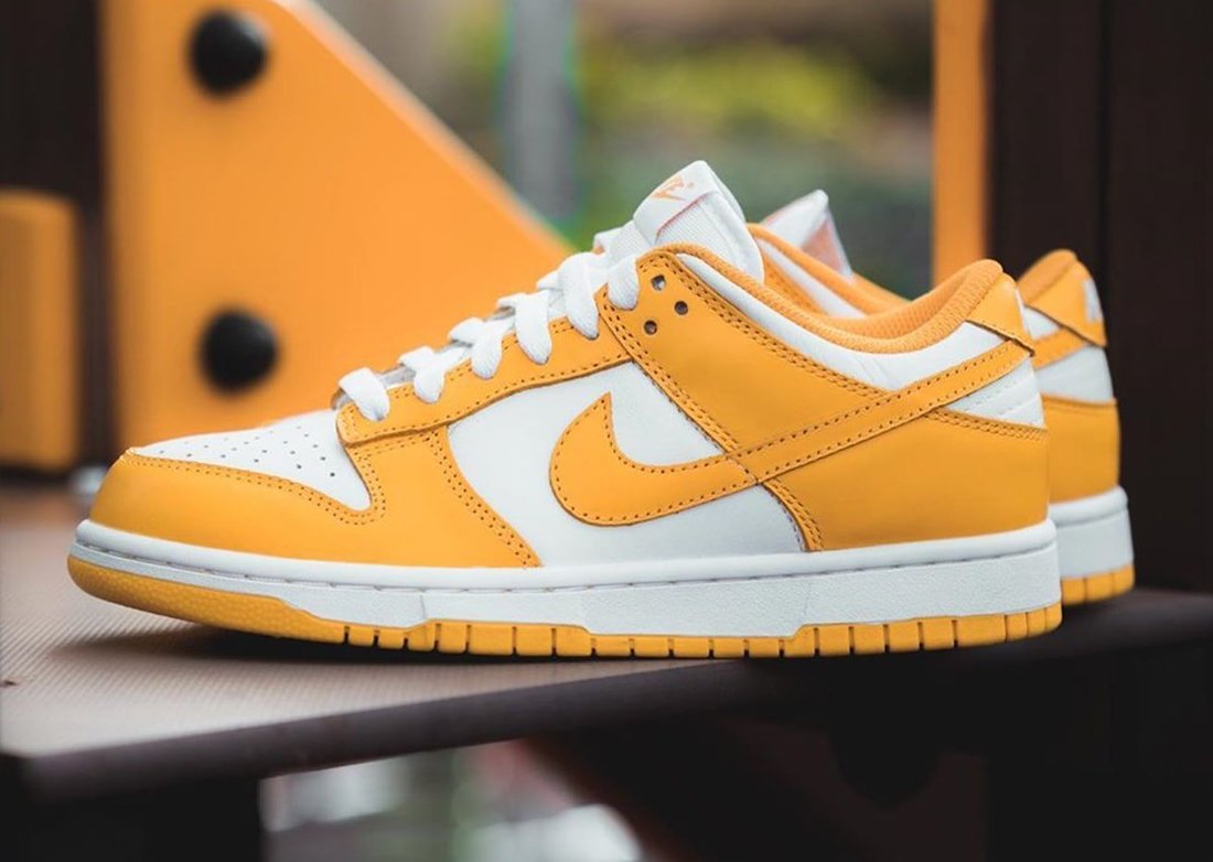 スニーカー NIKE WMNS DUNK LOW LASER ORANGE 27 Close-up with the WMNS Nike Dunk Low 