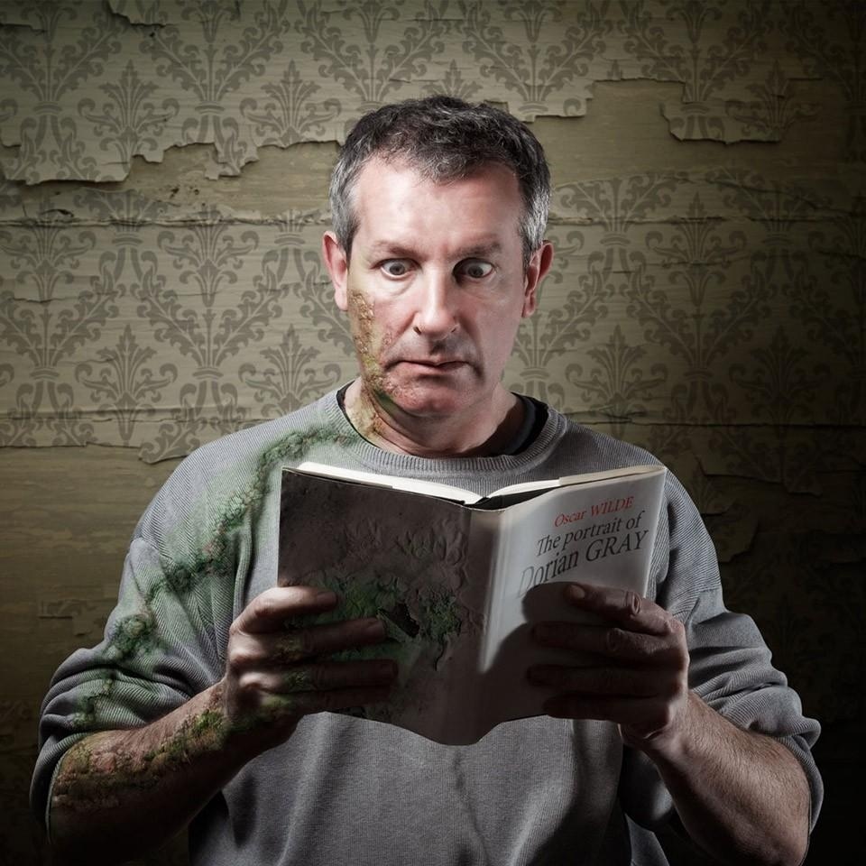 drunktwi's tweet image. Забавный фотопроект про книги, который поймет не всякий