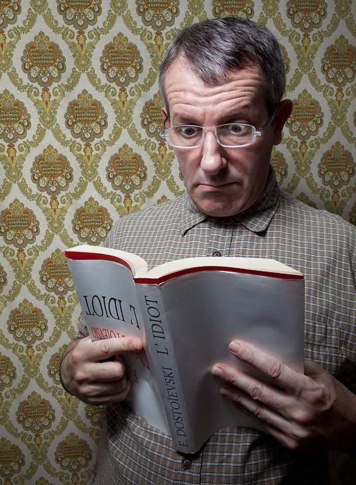 drunktwi's tweet image. Забавный фотопроект про книги, который поймет не всякий