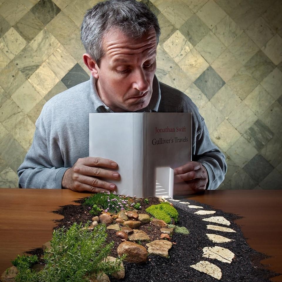 drunktwi's tweet image. Забавный фотопроект про книги, который поймет не всякий