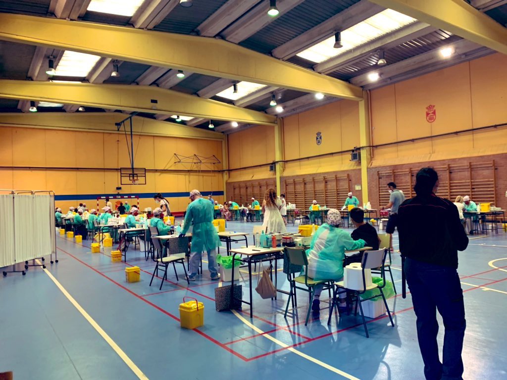 garozsclass's tweet photo. Superado el momento “pruebas serológicas” facilitado por @educacmadrid a los profesores en la zona Dat-Sur @ComunidadMadrid que hemos tenido que ir hoy. Todo perfecto, sin esperas y muy bien organizado. Bravo por esos sanitarios y su buena actitud. Gracias ❤️  @ValledelMiro https://t.co/KCZI4SDr7r
