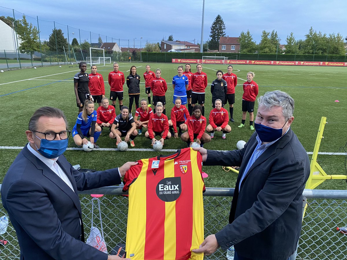FLeturque's tweet photo. Passage à l’entraînement du @RCLensFeminin à La Gaillette pour saluer les joueuses et leur dire ma fierté de les voir porter le maillot aux doubles couleurs de Lens et d’Arras. Belle saison à elles ! https://t.co/DCxZNuUe1M