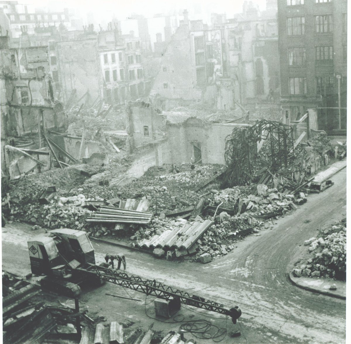 squaremileplod's tweet photo. 7th September 1940, WWII, and the #Blitz begins.  Several @citypolicecops would loose their lives in the bombing; Bishopsgate, Cloak Lane and Snow Hill police stations would take direct hits, while Moor Lane station and its surrounding Division would be laid to waste #OTD https://t.co/mm2xOGx1AR