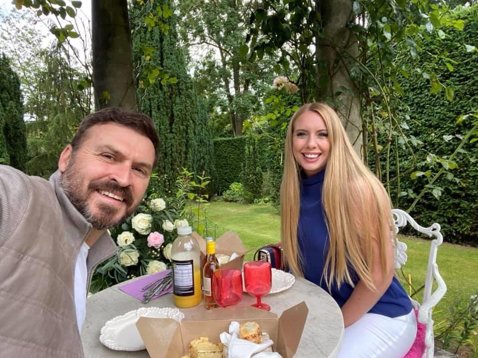 KerrieGibbons's tweet photo. Same couple, same date, same place but a year apart! So much fun organising this surprise for their 1st wedding anniversary! Same date different year - 2019 v 2020 @AllingtonCstle #weddingplanner #lovewhatyoudo #firstweddinganniversary #oneyearapart #2019v2020 #picnic https://t.co/X66FQDfaZN