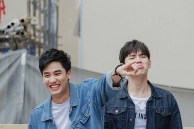 Tay look at pouty baby behind you #เตนิว