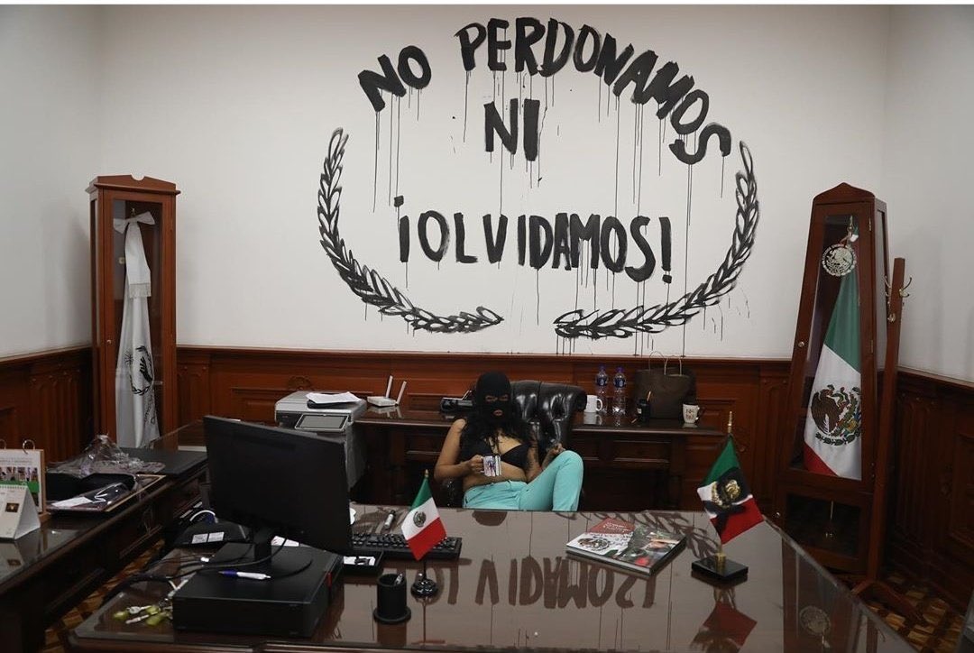 elever_gonzalez's tweet photo. No sé quién es el autor pero es una de las imágenes más emblemáticas de los tiempos que corren en México. Ojalá llegue al @WorldPressPhoto https://t.co/1Rpfsv4unS