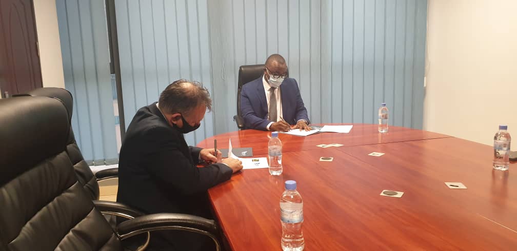 Big win for #entrepreneurship in #Rwanda! Check out today's signing of MoU between <a href="/Shibuka2020/">Shibuka</a> and <a href="/BDF_rw/">BDF_rw</a>
 <a href="/PSF_Rwanda/">PSF Rwanda</a> <a href="/UniWestminster/">University of Westminster</a> <a href="/GovernanceRw/">Rwanda Gov Board</a> <a href="/darrellkofkin/">darrell kofkin FHEA 🇬🇧🇷🇼</a> <a href="/bulindi/">Bulindi</a> @nkuusilivingsto