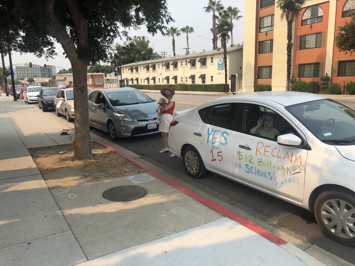 EllentheCraw's tweet photo. Lining up at 1900 W Olive in Burbank for the YES on Prop 15 car caravan. Close the tax loophole for businesses worth $3 Million to fund education and community services! Protects individuals and small businesses-only taxes those who can afford it. #YesOn Prop15 #UnionStrong https://t.co/VYykKNXi2A