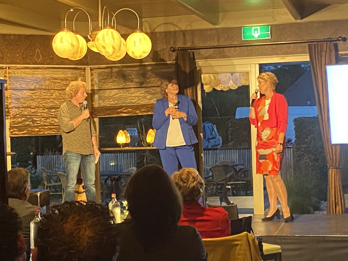 Presentatie ondernemersmagazine Tubbergen met burgemeester Haverkamp... presentatie Thijs K.