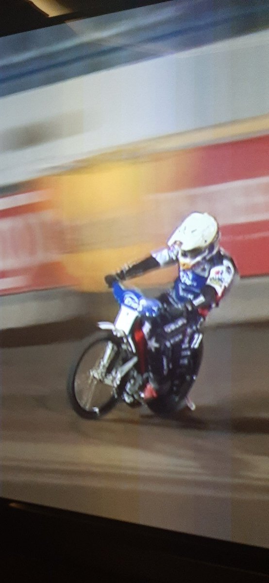 karolgarncarz13's tweet photo. Niczym spragniona antylopa do wodopoju pomknął Magic po drugie złoto. Klasa 👏👏👏
#IMP2020 #IMP #MaciejJanowski https://t.co/krf7iRqKz0