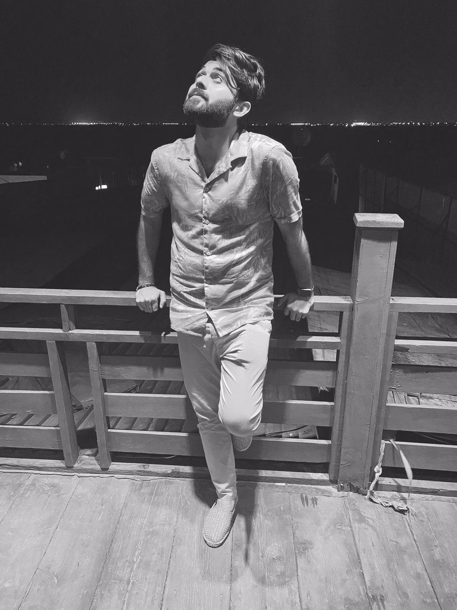 VahajHanif's tweet photo. Star lit #Skies 🎱
#Waves hitting the shore 🎬
Me contemplating over God’s creations ⚙️
#VahajHanif
#LoveLiveLaugh https://t.co/EJwM5VFMJE