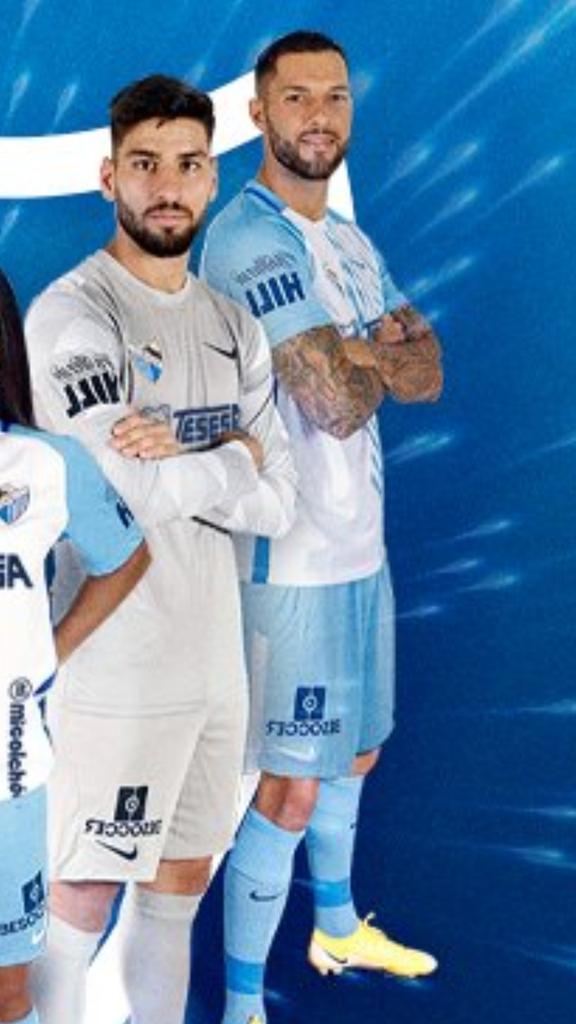 pakopins's tweet photo. @MalagaCF Esta imagen del portero la habéis volteado y esta todo al reves https://t.co/vOE1ebSovR