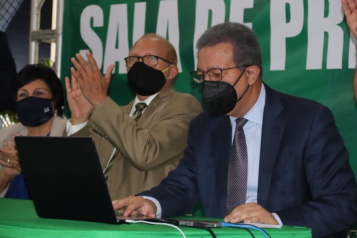 LeonelFernandez's tweet photo. Con gran éxito hemos dado inicio al proceso de reinscripción e inscripción de miembros de nuestro partido Fuerza del Pueblo. https://t.co/QgnAwl0iQp