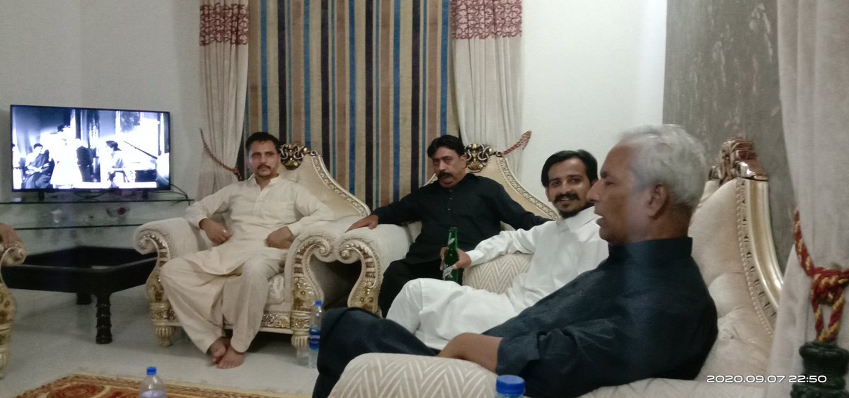 KhurramBhatti01's tweet photo. کورنگی ۔ سینیٹر نہال ہاشمی,سید منور رضا صدر لیبر ونگ #PMLN سندھ,اسد عثمانی ایڈیشنل انفارمیشن سیکریٹری سندھ,عرفان خان,اشفاق اعوان,عنیب شاہ کے ہمراہ سینئر مسلم لیگی یامین قریشی کے گھر آمد کراچی کی موجودہ سیاسی صورتحال پر تبادلہ خیال https://t.co/NFwDJILvBn