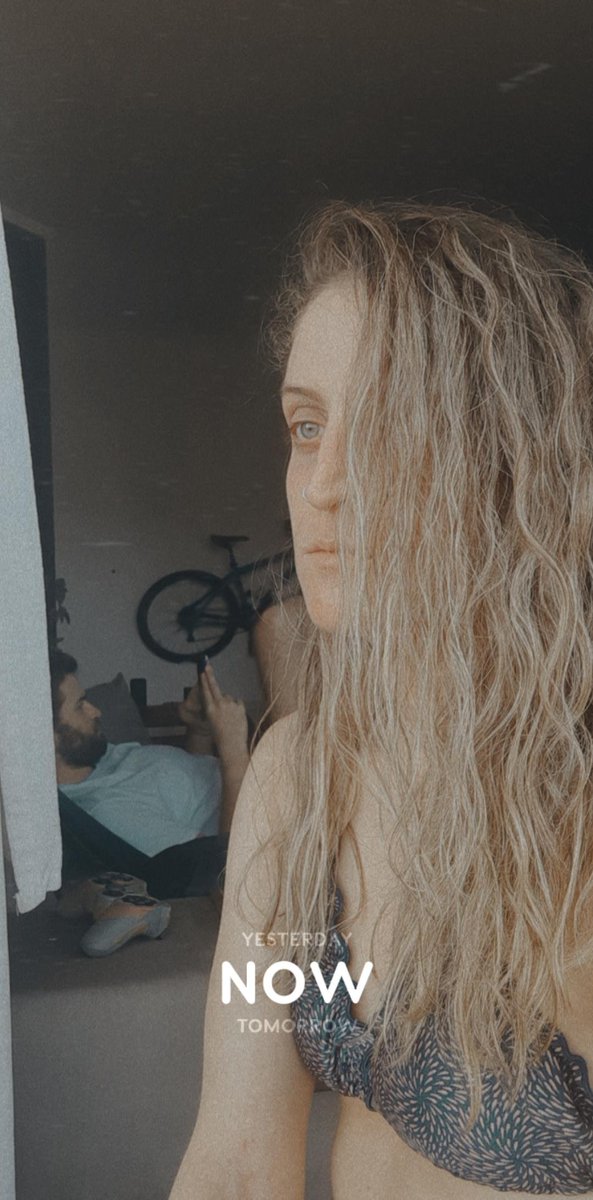 helenmunizm's tweet photo. Ia ver o Lula agora mas eu percebi que tenho estado tão imersa em desesperança que qualquer fala que viesse de um cara que possibilitou muita vida diferente e melhor pra muita gente (eu inclusa) iria me levar pra um lugar que eu não consigo ver há dias. 1/4 #LulaFalaAoBrasil https://t.co/HLXSlyfB9d