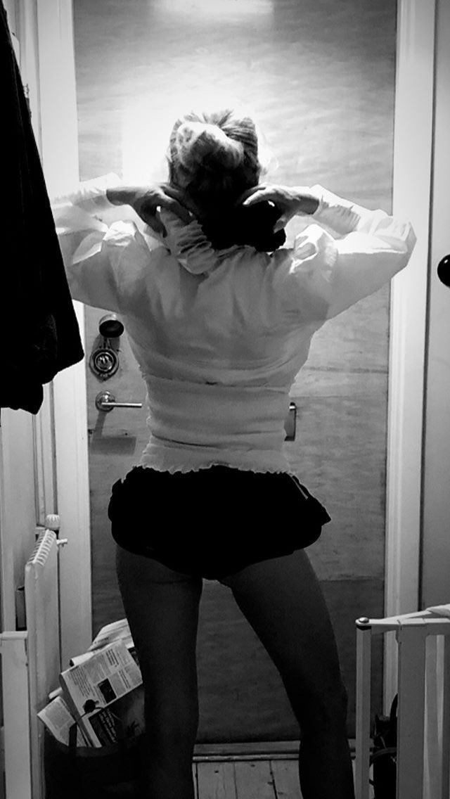 iambountyfan's tweet photo. it’s not often we get a glimpse behind the scenes of @ionnalee | @_iamamiwhoami_, so we love to see these photos of ionnalee making the outfit she wore for #MACHINEE.
follow https://t.co/vK0RR5WCQE https://t.co/3qn6ZJNHP9