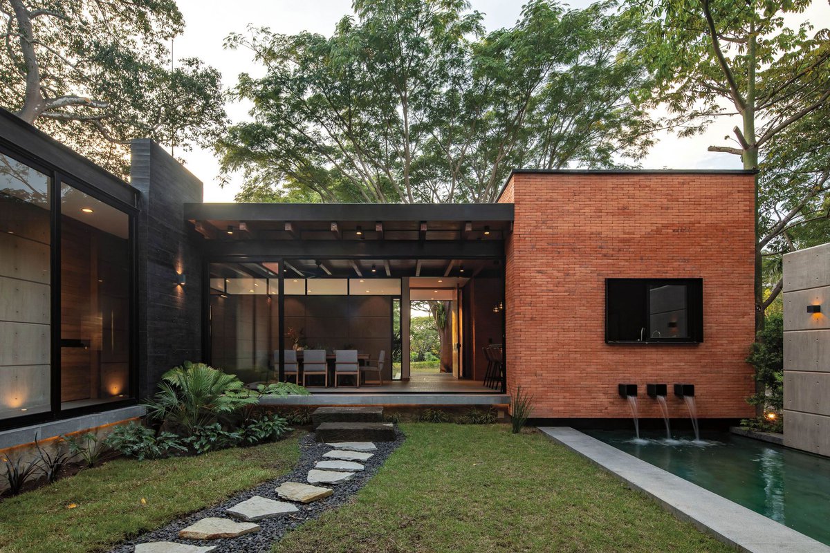 ambientesmx's tweet photo. Homenaje al exterior 🌿
Arquitectura y paisajismo: Di Frenna Arquitectos
📷Onnis Luque
📍Colima, Colima https://t.co/ugOiUzrNGR