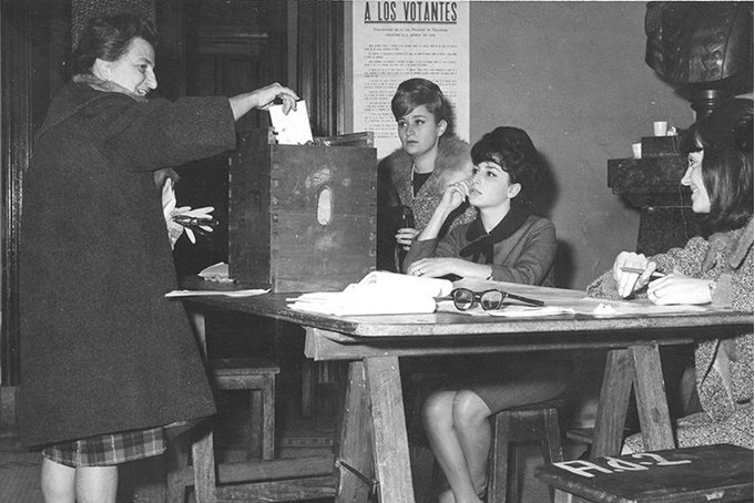21_nacional's tweet photo. #VotoFemenino El 7 de septiembre de 1947 fue sancionada la ley que estableció el derecho de la mujer a votar por iniciativa de Eva Perón.  🇦🇷💕✌️ https://t.co/pd2CqhuXoV