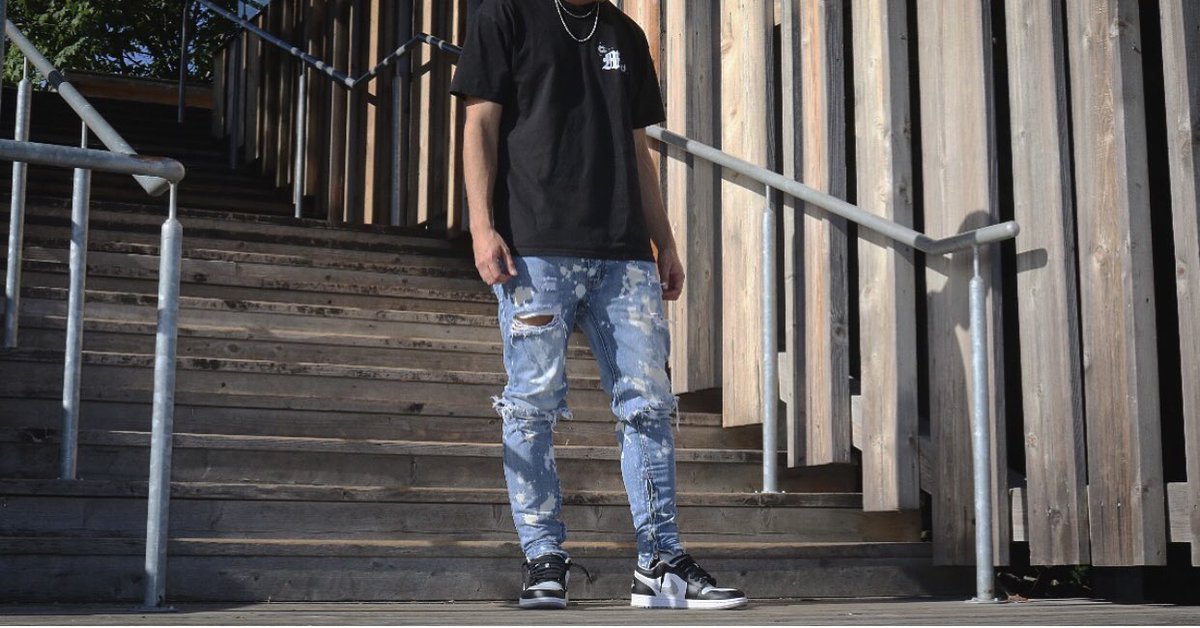 ManifestClo's tweet photo. BULLET TEE -Available at https://t.co/rrDRJq74QK
#outfitoftheday #ootdmen #streetwear
#snobshots #dailystreetlooks #introfashion
#hypebeastkicks #wdywt #manifest
#menswear #homelessfits #blvckxculture
#outfitplace #blkvis #hypebeaststyle
#outfitfromabove #simplefits #manifest https://t.co/4WGABXH9U3