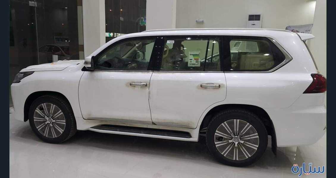 مليت  ودي اشتري جيب لكزس                        الوضع ما يسمح لي اب جيب عادي                             يطوي المسافه دون هزات او حس                              منظر ومركب رايق الصوت هادي.                           شماليه #