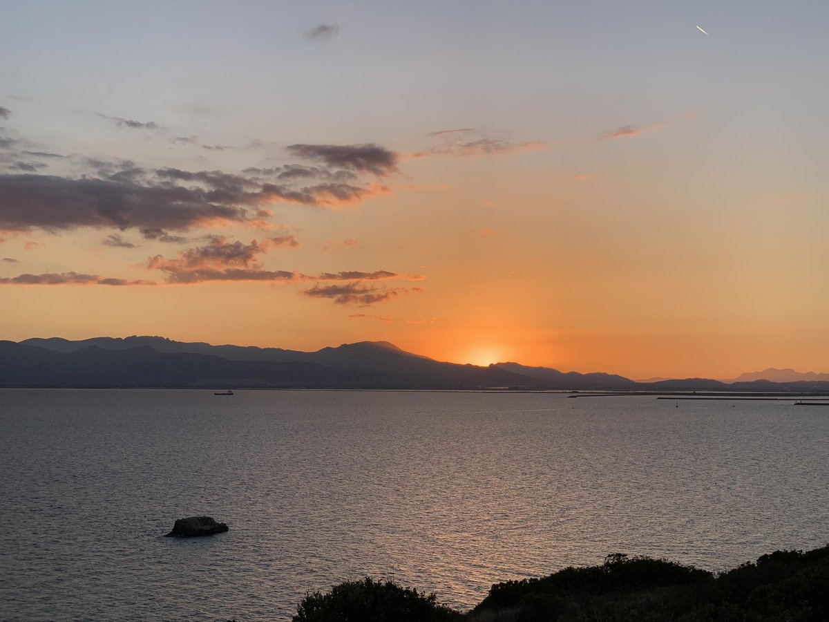 Poldo_'s tweet photo. Tramonti cittadini. Cagliari non amour.
#cagliarifornia #sardegna #scaut https://t.co/zYkvUip4MQ
