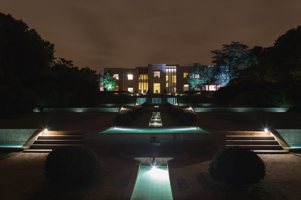 WeBookPorto's tweet photo. Esta semana ainda "Há Luz no Parque" de Serralves. #HáLuznoParque #Serralves https://t.co/Mf1inkbJUq https://t.co/b9oZzlU7nZ