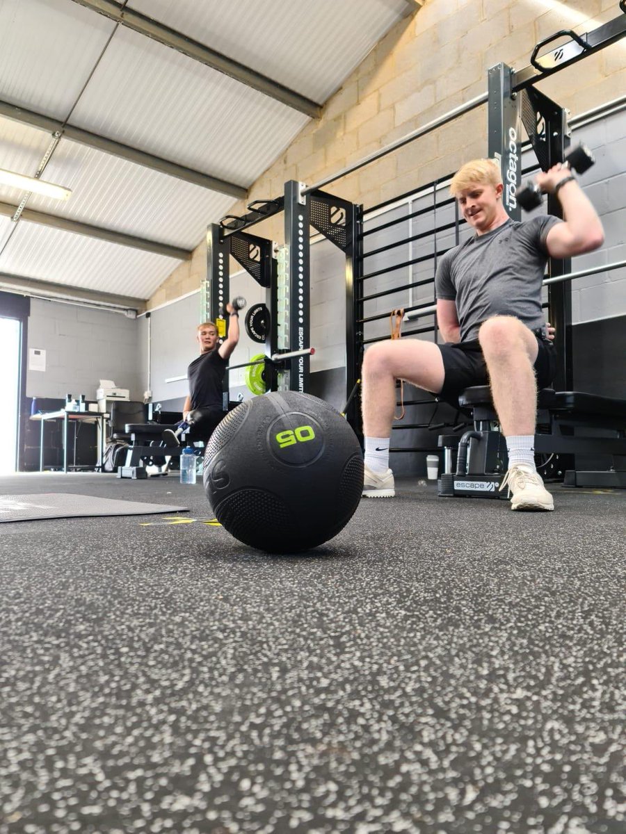 BillyMonger's tweet image. Surround yourself with good people who PUSH YOU! 💪🏼🏋🏼💯 #MondayGrind