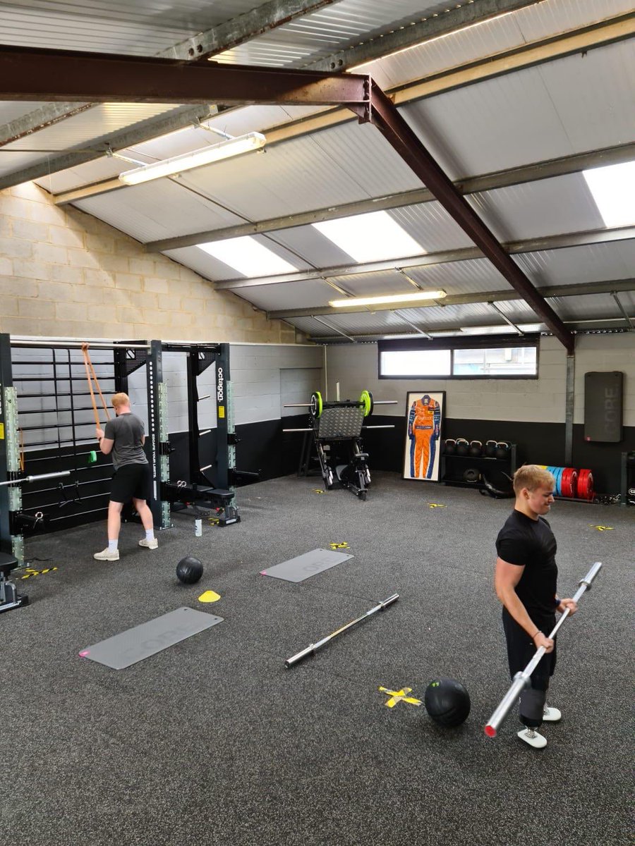 BillyMonger's tweet image. Surround yourself with good people who PUSH YOU! 💪🏼🏋🏼💯 #MondayGrind