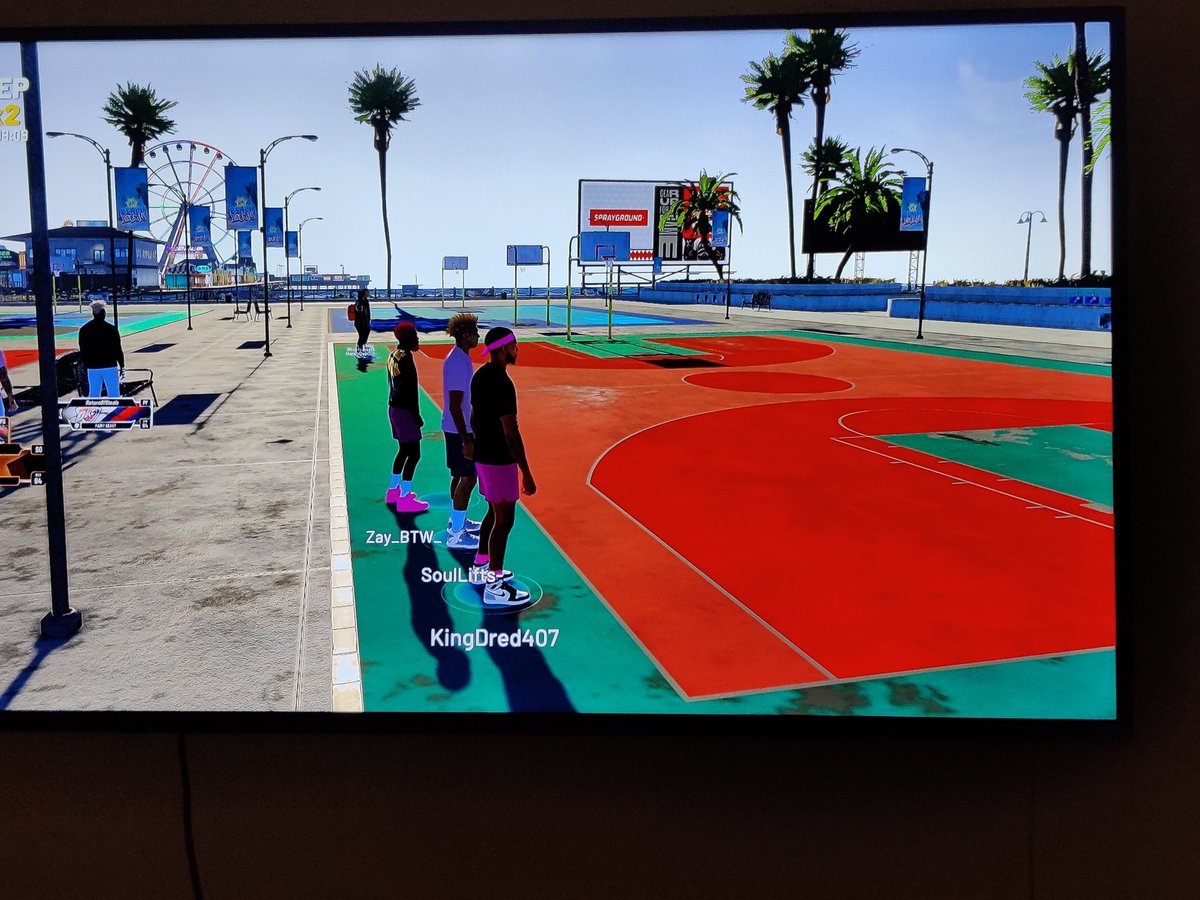 MoDubb's tweet photo. When is #2ksupport gonna fix all these damn glitches... @Beluba @Ronnie2K shit is getting out of hand! https://t.co/M5lS04v9gp