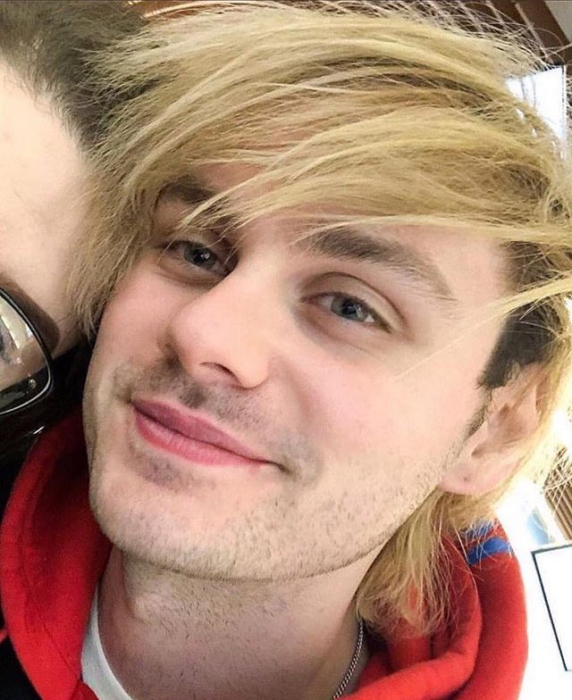 awsten knight and michael clifford as each othera thread