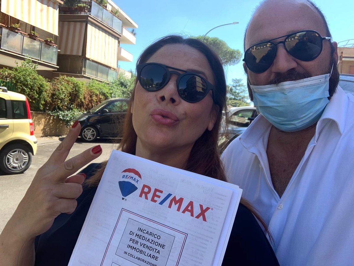 RemaxITICasaRE's tweet photo. Ha appena iniziato a lavorare con noi, ha appena finito la #formazione e già ha preso 2 incarichi! Complimenti a Sabina e al suo tutor Antonio che la segue passo passo! Vuoi lavorare con noi? Scrivi a candidati@gruppocasare.it https://t.co/CllXvosOpI