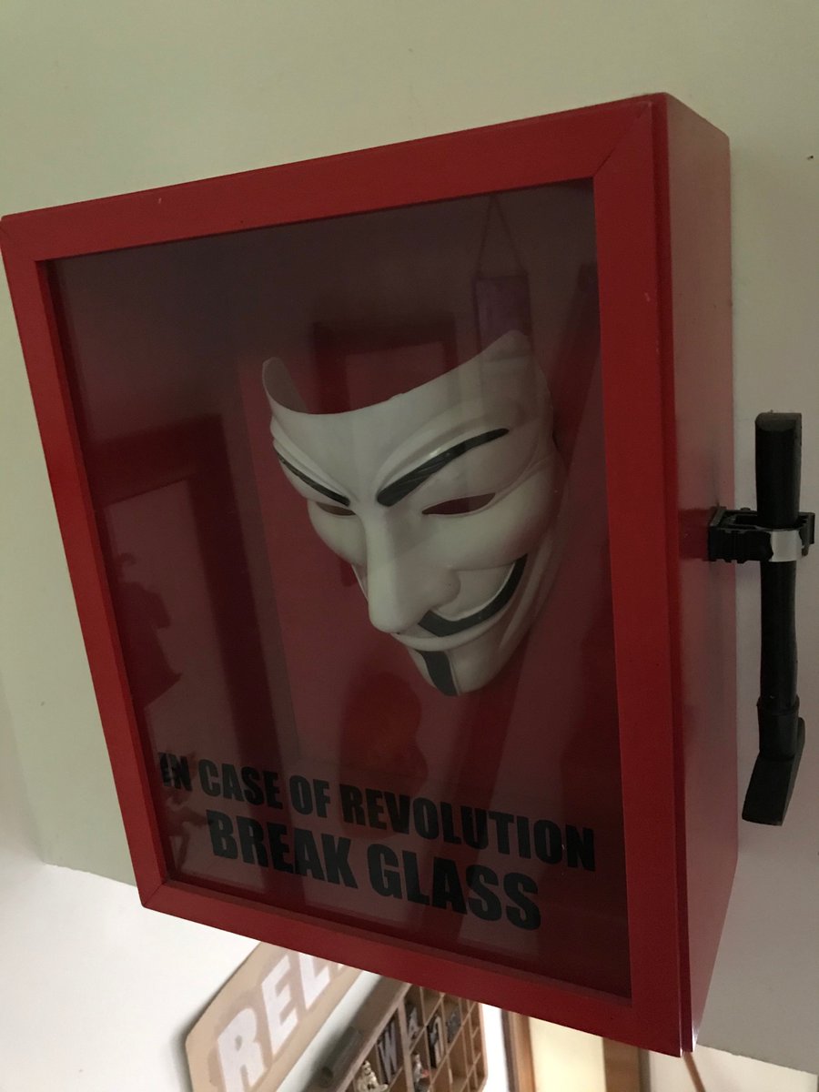 Jeffreyswoods's tweet photo. Fortunately replacement glass is only $10. https://t.co/OKdmefJ6jJ