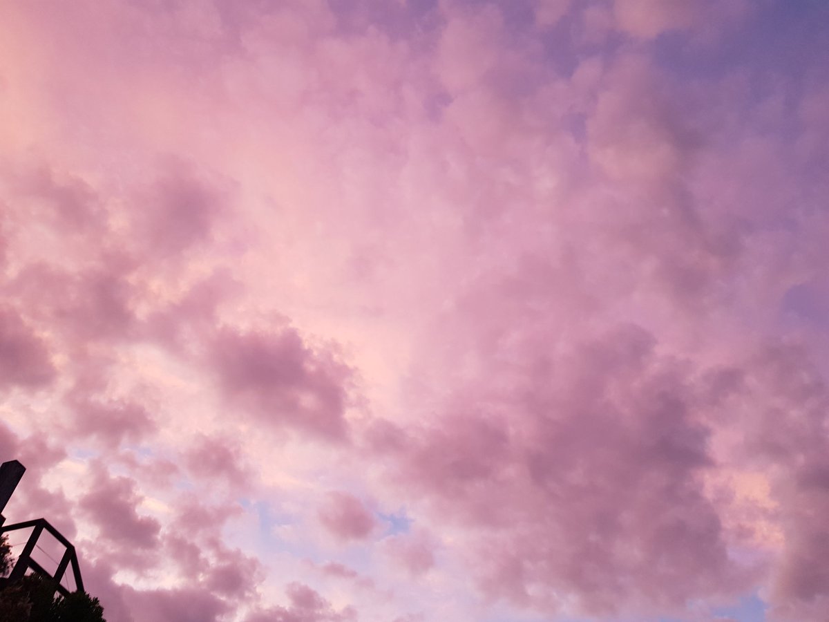 Br0wnEyedGirl__'s tweet photo. What a beautiful pink sky right now 💗🙏💫💗😍
#Devonskies #pinkclouds https://t.co/mQdEatSdx5