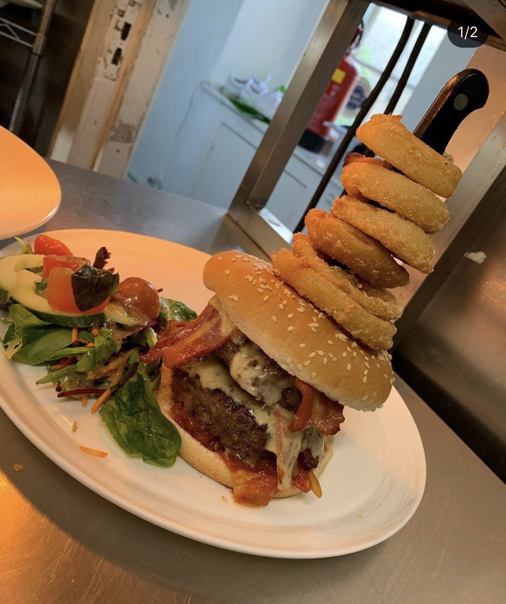 giannagardiiner's tweet image. Apologies for the plug but I just had to share this. My boyfriend has opened up his own restaurant!! Here’s some pics, it’s called The Tartan Rooster n it’s in Kincardine. Please give this a wee share as it costs nothing to retweet a small business ❤️