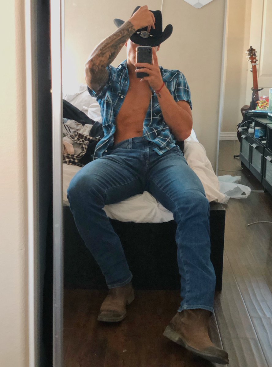 dylanjordan's tweet photo. howdy partner https://t.co/2rbrDj6x7e