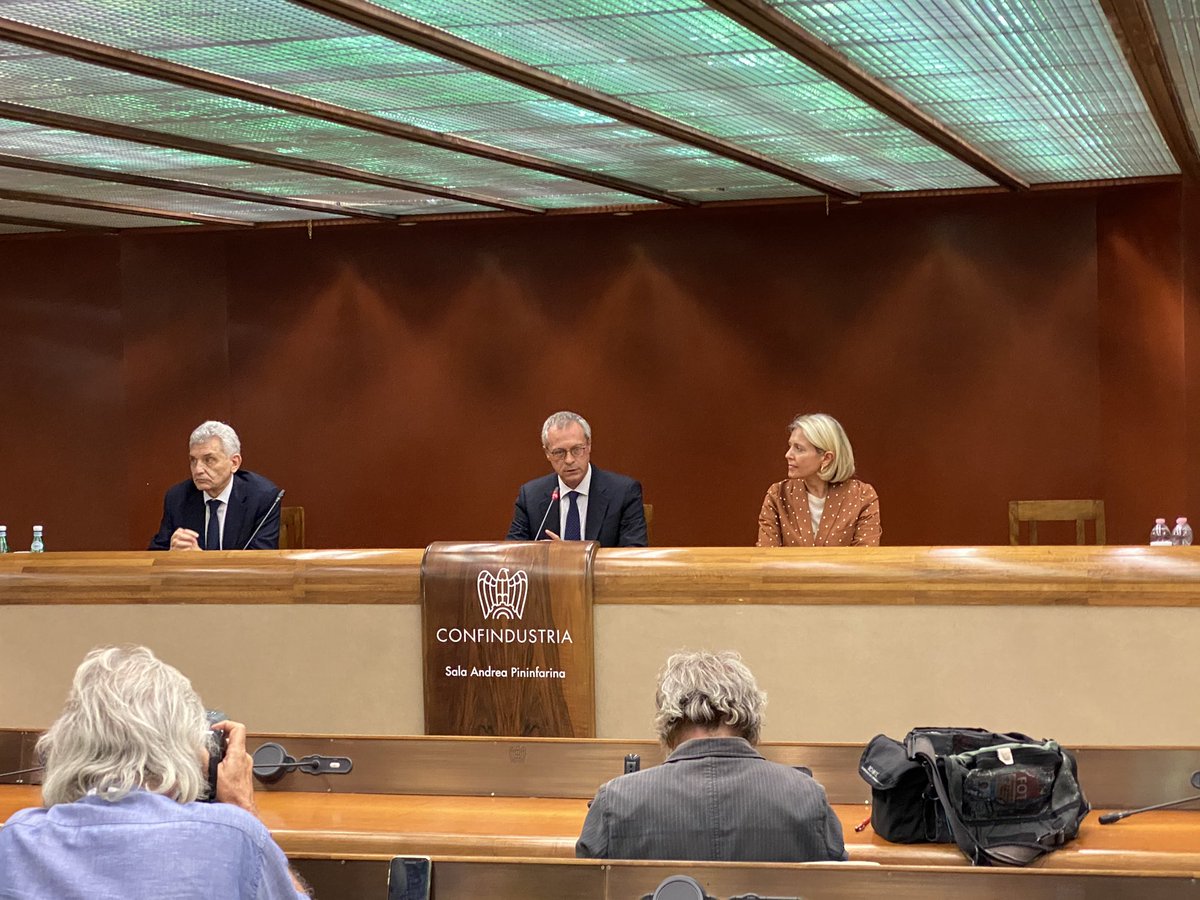 CarloBonomi_'s tweet image. #7settembre incontro utile per proseguire con #PattodellaFabbrica. @Confindustria vuole creare un metodo, una piattaforma per le relazioni industriali del #futuro. #ServireItalia