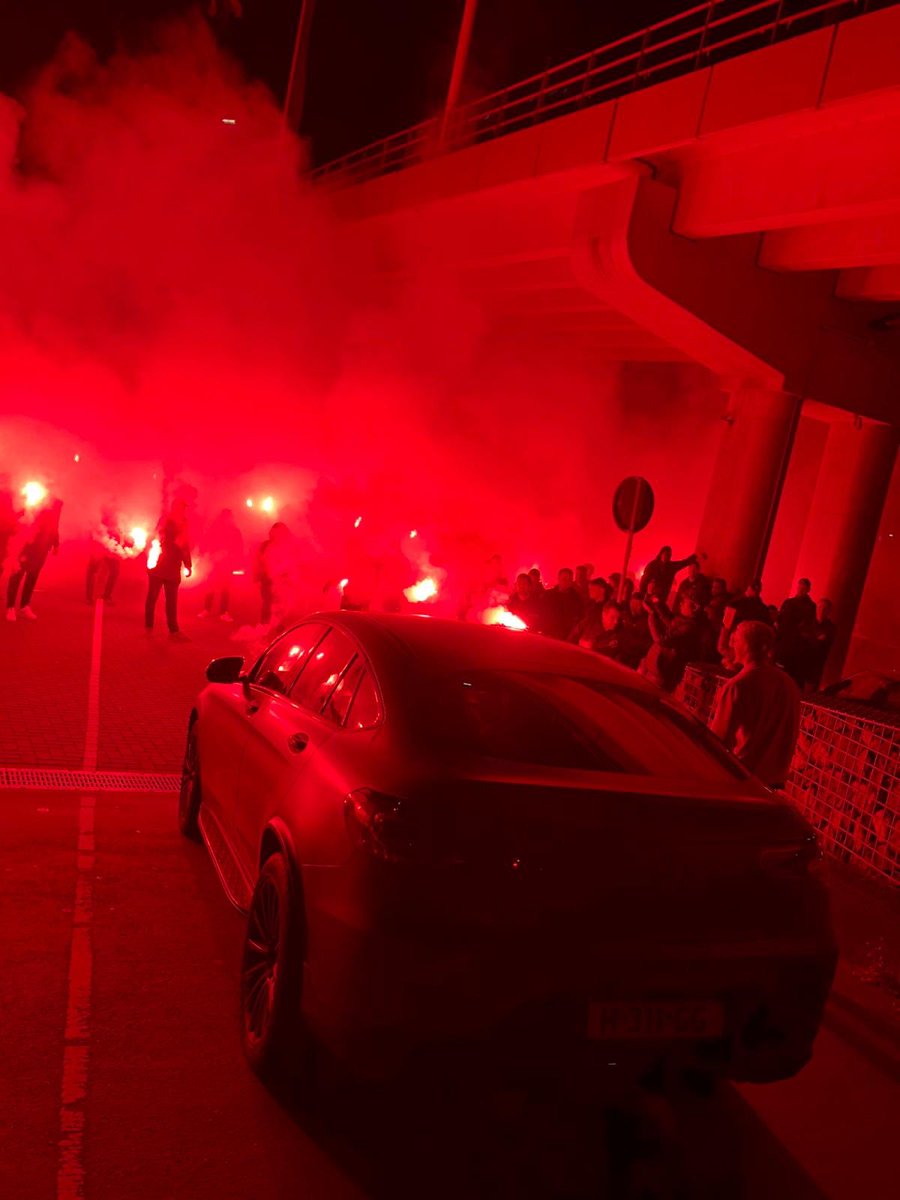 FSideNL's tweet photo. @donnyvdbeek bedankt voor de mooie jaren bij @afcajax.
Succes in Engeland! https://t.co/1kTlY86RhT