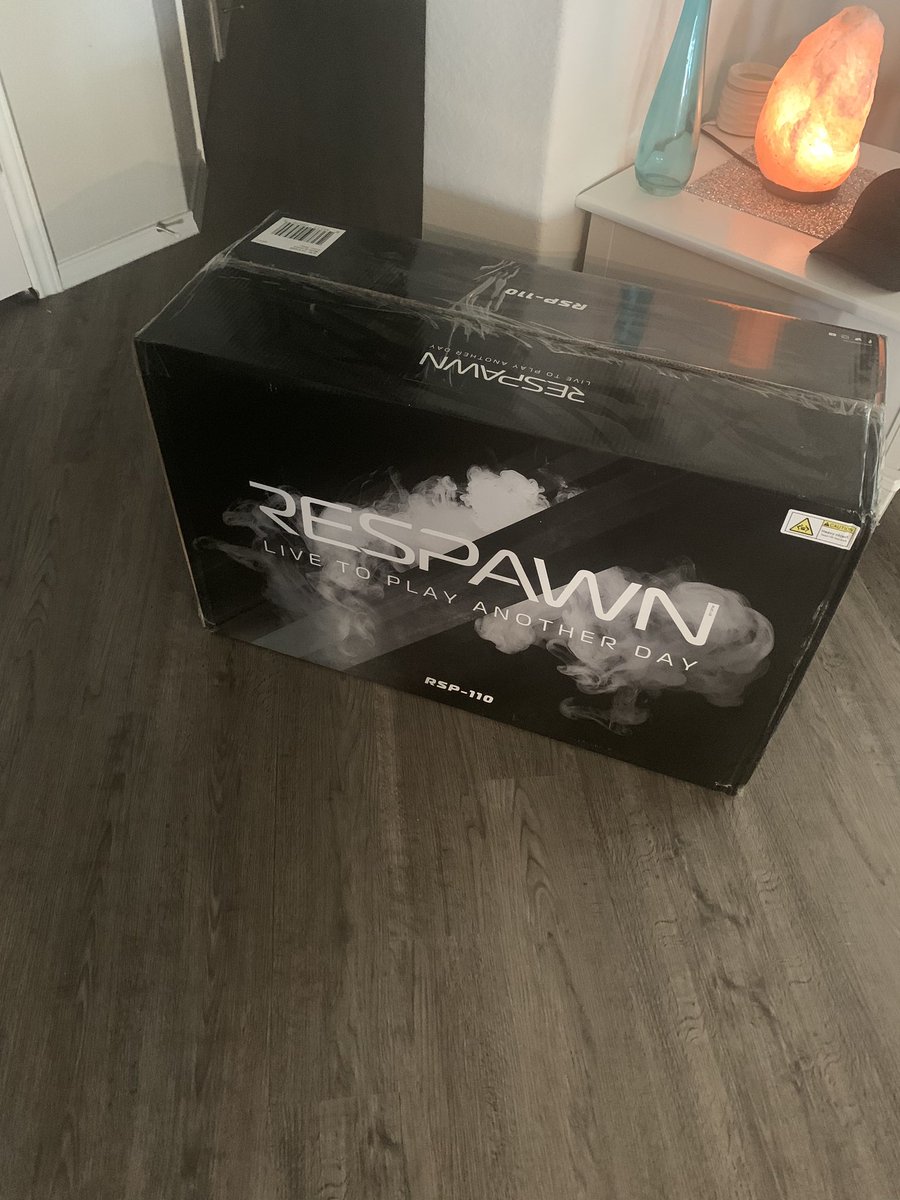 Diviniity_'s tweet image. Por fin una silla decente 👌🏻