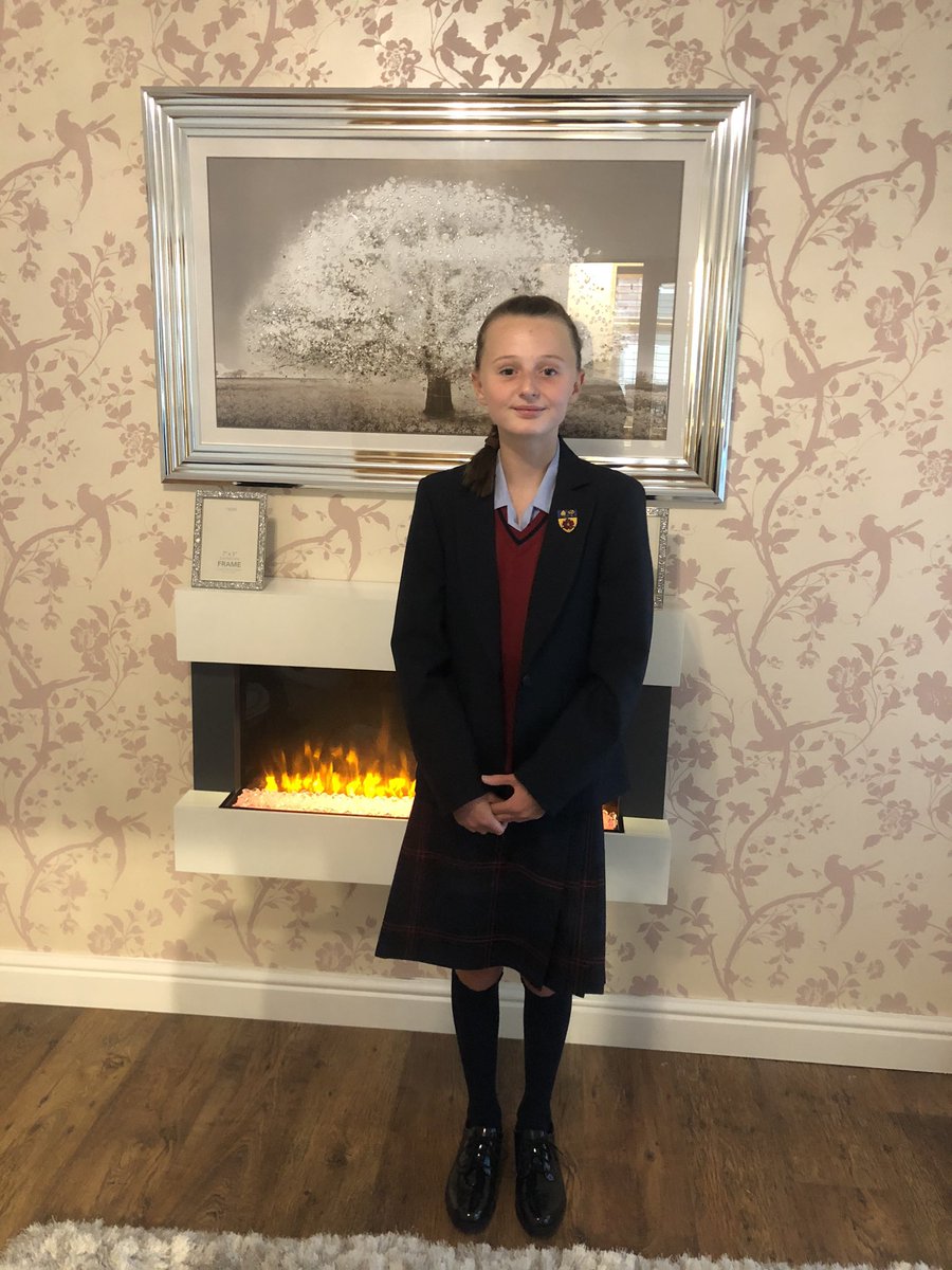 AbbieSarah29's tweet photo. First day at Queens was a success! We are extremely proud! @DeePointPrimary https://t.co/rQORTZXPOC