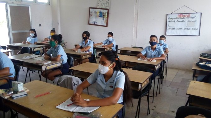 FeemProvincia's tweet photo. El reinicio del curso escolar de #FEEMHolguín fue exitoso , marcado por las medidas higiénicas establecidas para no contraer la COVID 19. En las imágenes, escuelas de nuestros municipios reflejando la correcta implementación de estas medidas. https://t.co/u5tdIDxxF4